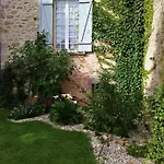 Rue Du Chateau 3*
