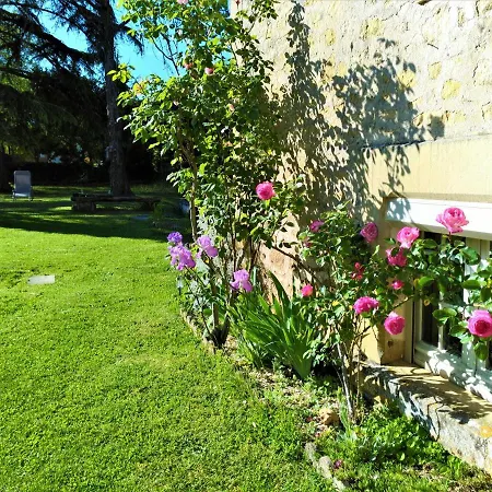 Rue Du Chateau Bed & Breakfast