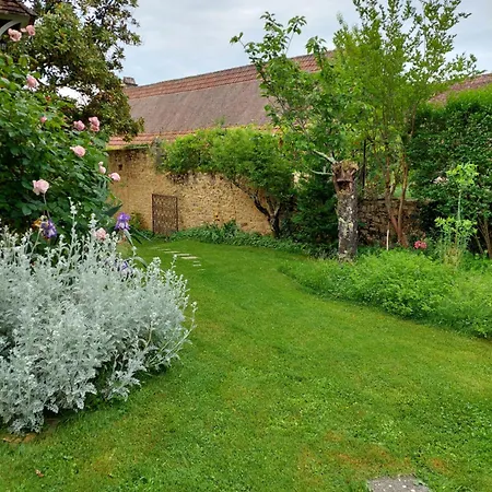 Rue Du Chateau Bed & Breakfast