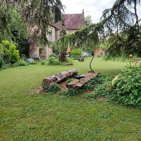 Rue Du Chateau Bed & Breakfast