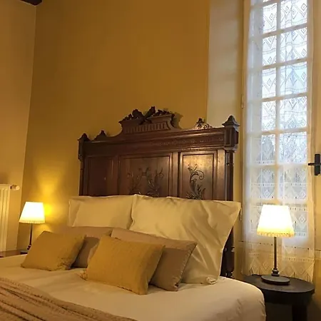 Rue Du Chateau Bed & Breakfast 3*