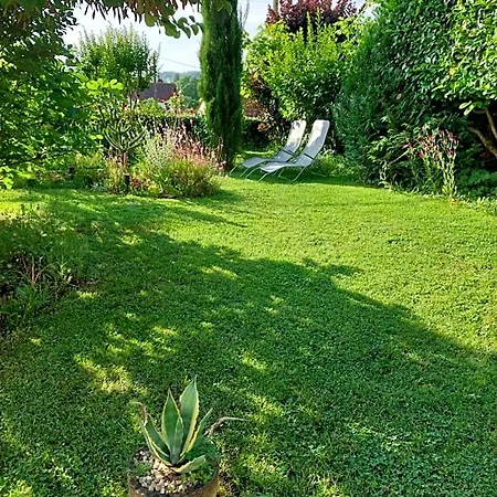 Rue Du Chateau Bed & Breakfast 3*