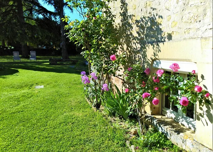 Rue Du Chateau Bed & Breakfast