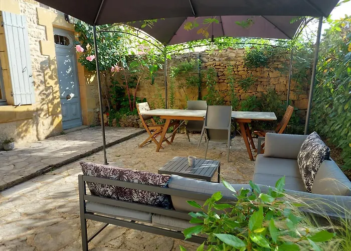 Rue Du Chateau Bed & Breakfast