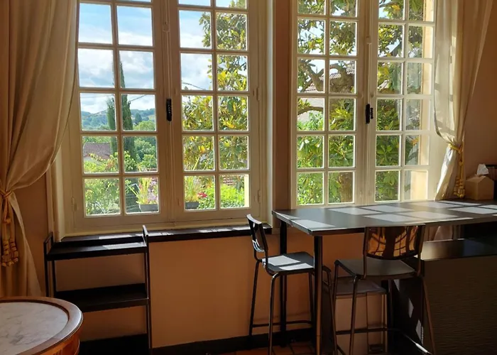 Rue Du Chateau Bed & Breakfast 3*