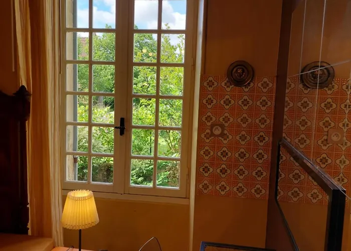 Rue Du Chateau Bed & Breakfast