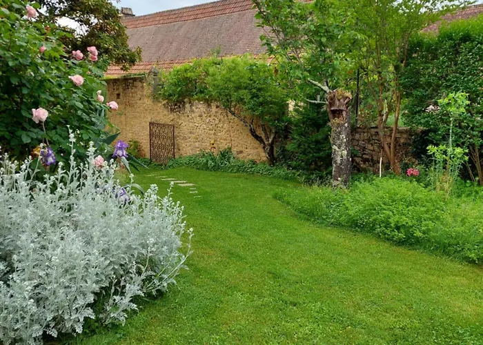 Rue Du Chateau Bed & Breakfast