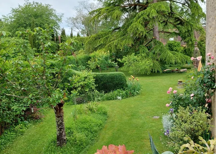 Rue Du Chateau Bed & Breakfast Lalinde